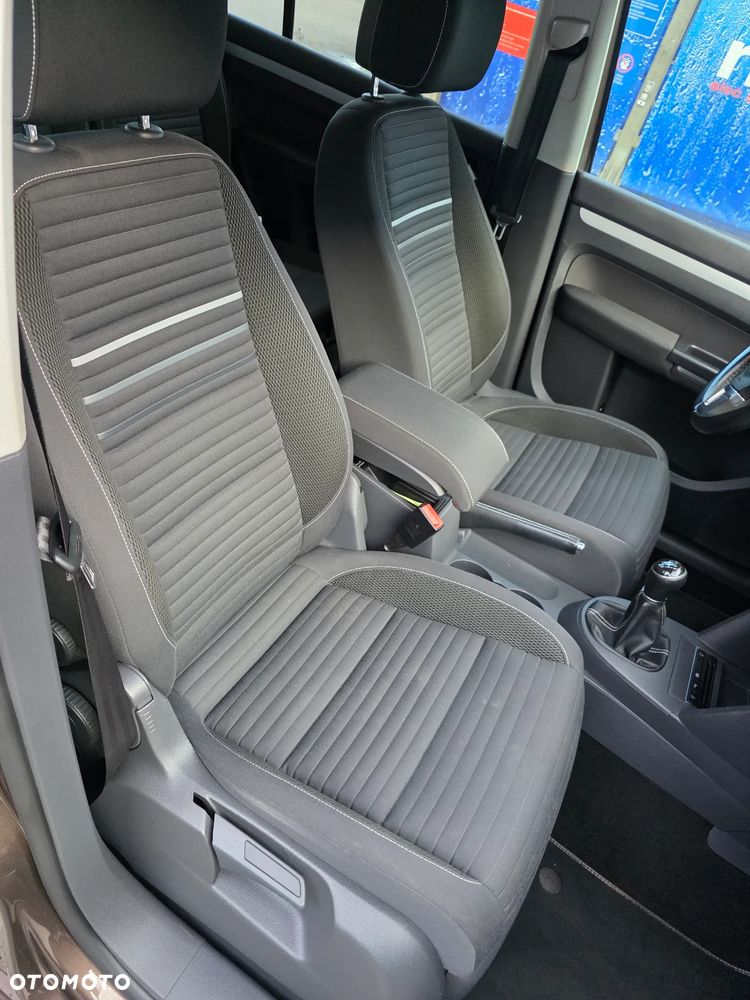 Volkswagen Touran - 11