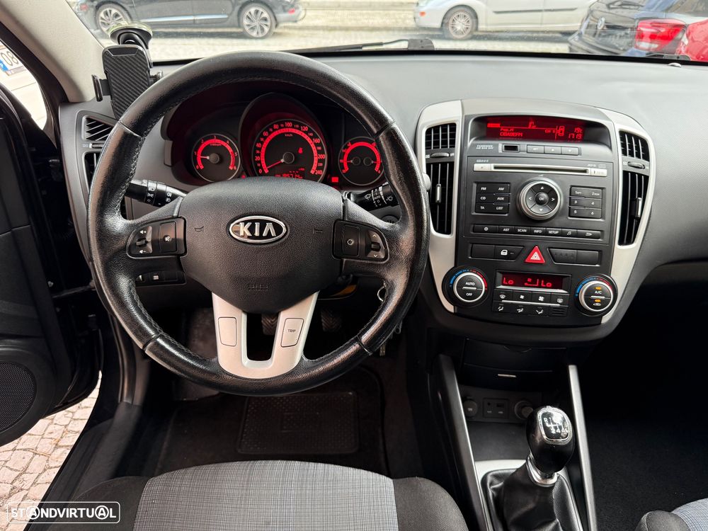 Kia Ceed 1.6 CRDi LX ISG - 21