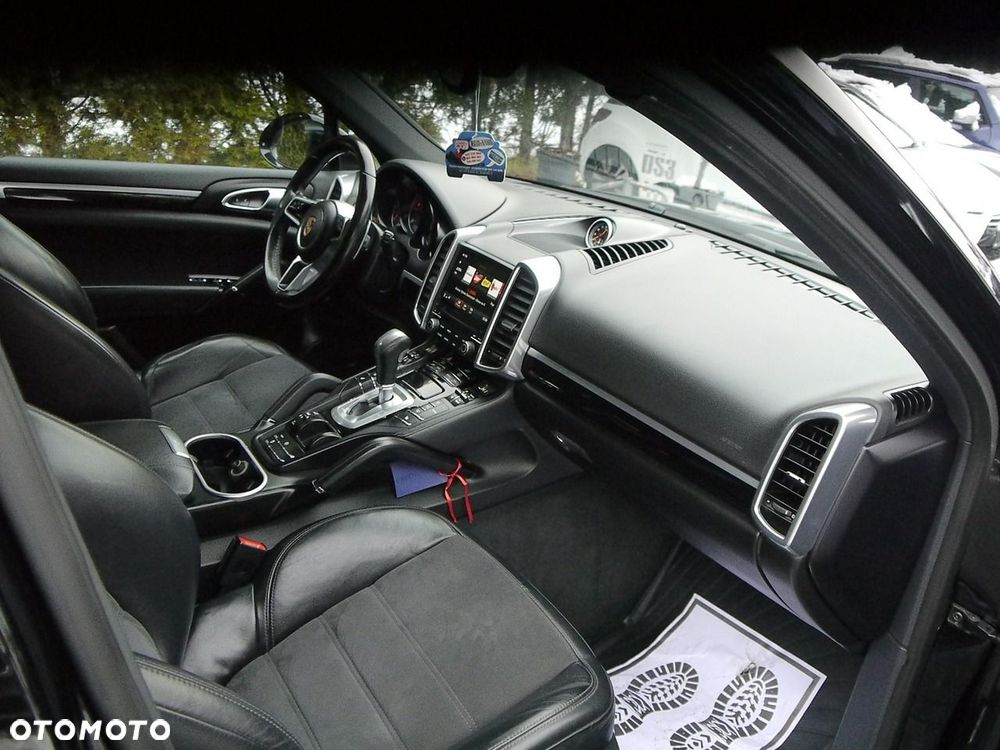 Porsche Cayenne - 25