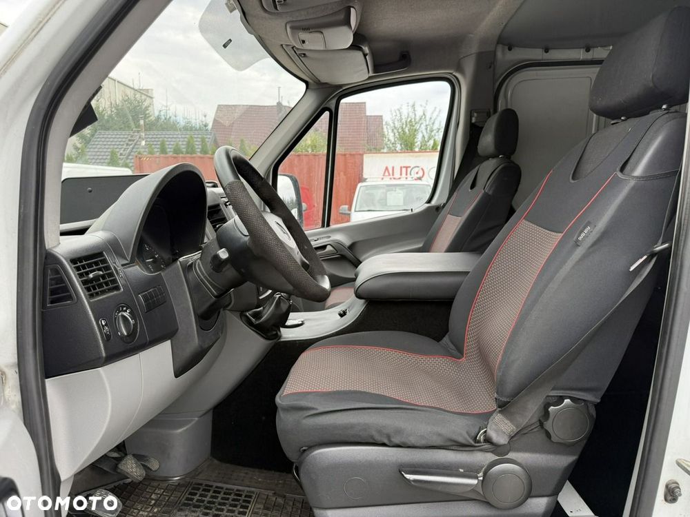 Mercedes-Benz Sprinter - 11
