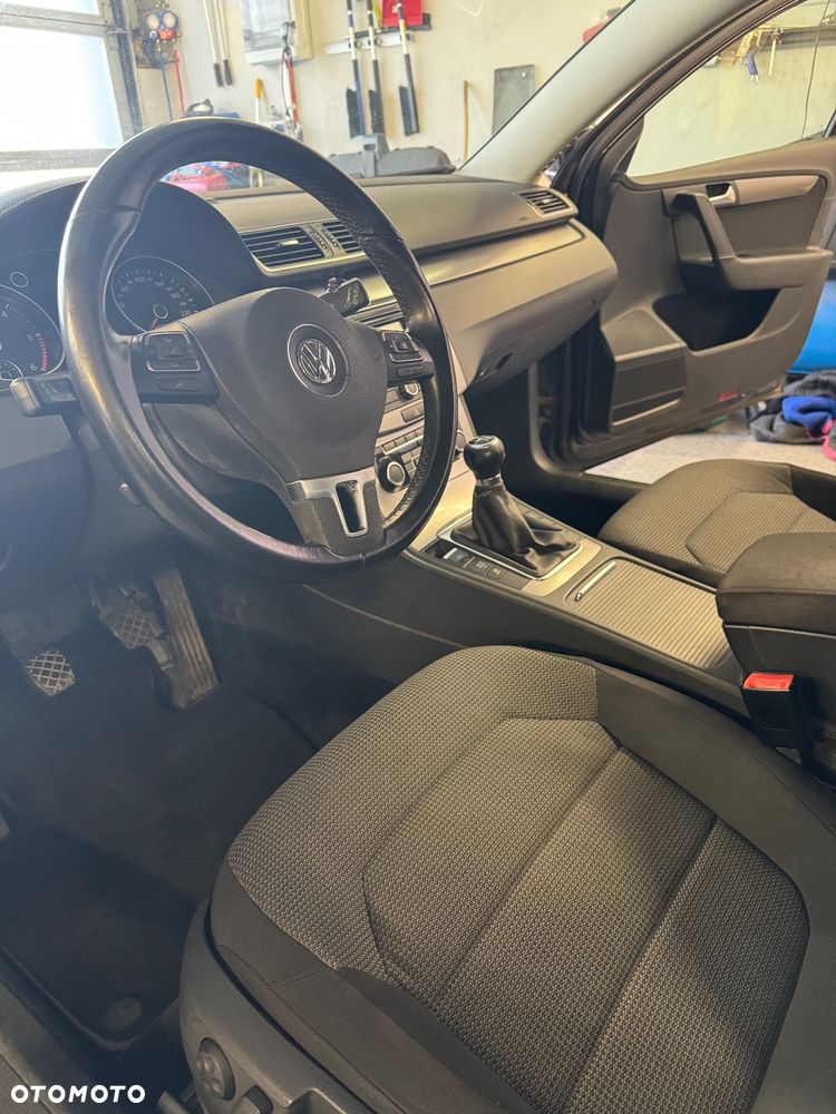 Volkswagen Passat 1.6 TDI Comfortline - 9