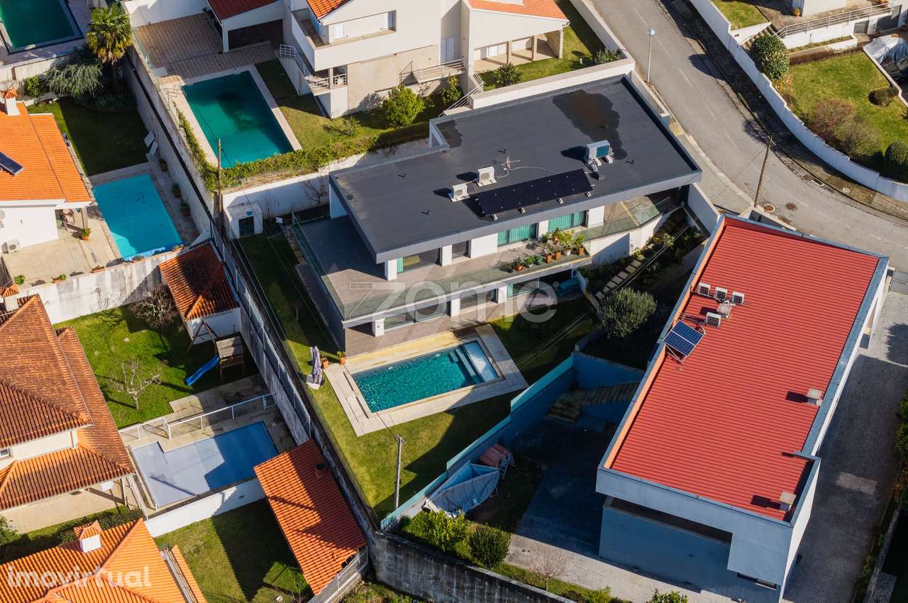 Moradia individual T3 c/ piscina em Nogueira, Braga - Grande imagem: 2/50