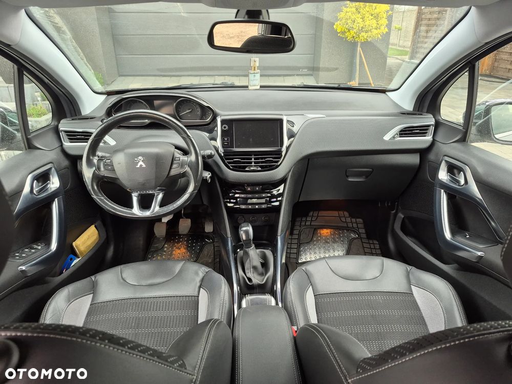 Peugeot 2008 1.6 e-HDi Allure S&S - 10