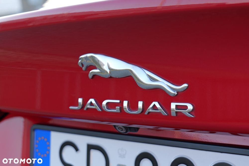 Jaguar XE P250 R-Dynamic Black - 12