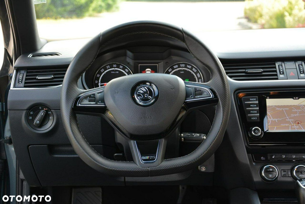 Skoda Octavia Combi 2.0 TDI DSG RS - 25