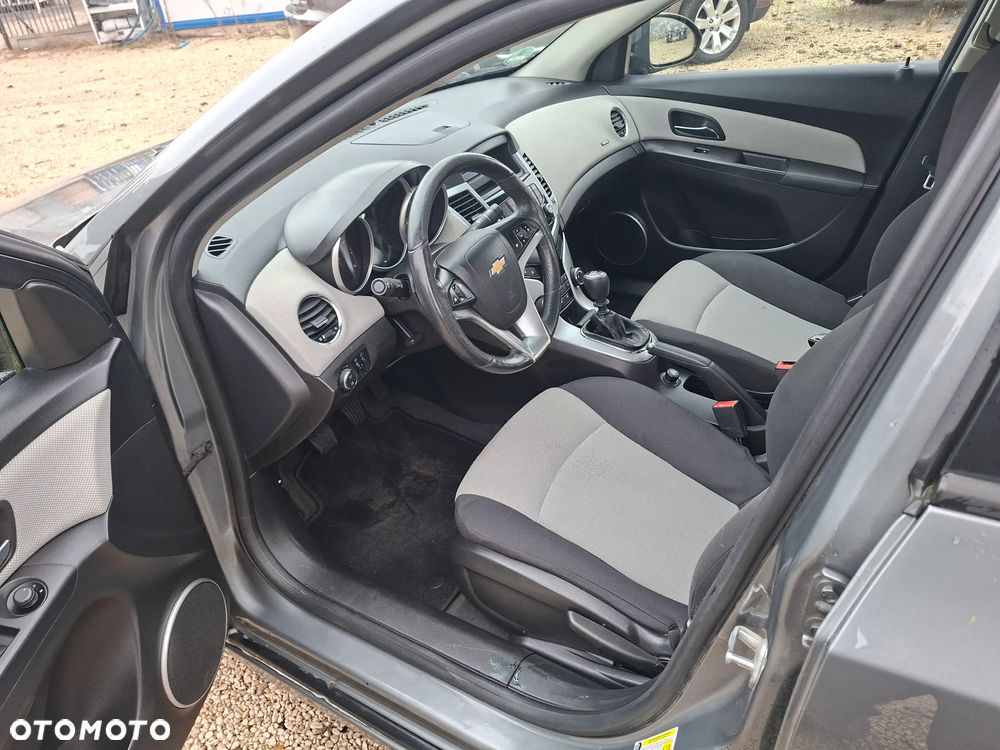 Chevrolet Cruze 1.6 LS - 9