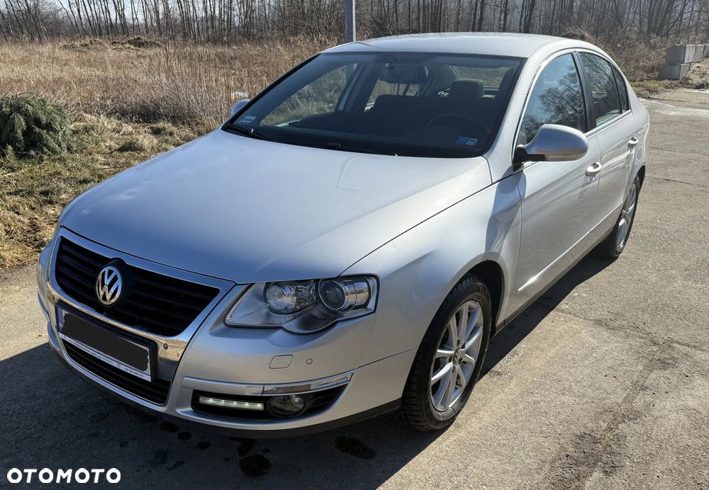 Volkswagen Passat - 1