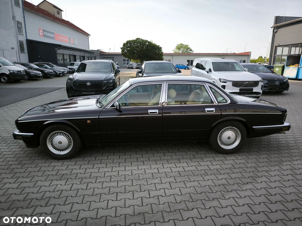 Jaguar Daimler Double Six - 2