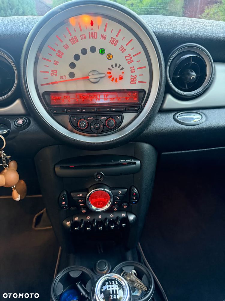 MINI Cooper 50 Mayfair - 38