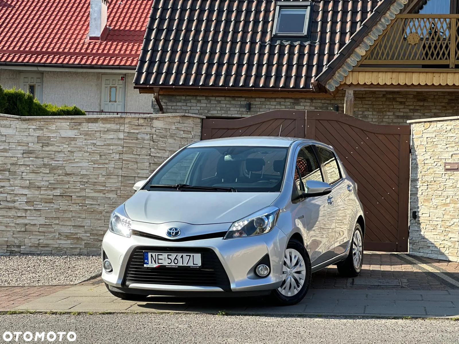 Toyota Yaris Hybrid 100 Business Edition - 29