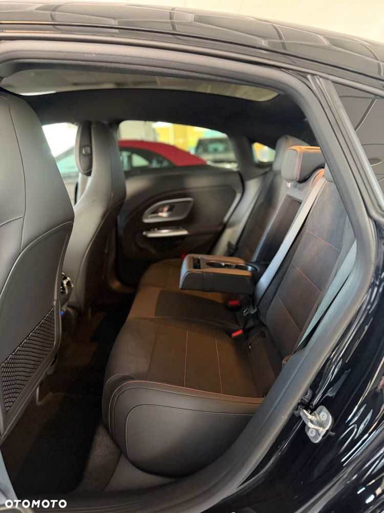 Mercedes-Benz CLA 200 mHEV 8G-DCT - 12