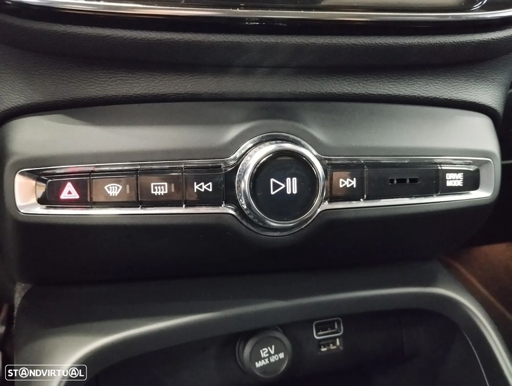 Volvo XC 40 2.0 D4 Momentum Plus AWD - 30
