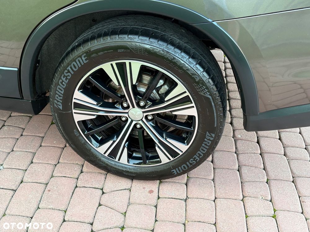 Mitsubishi Outlander 2.0 Instyle + 4WD CVT - 19