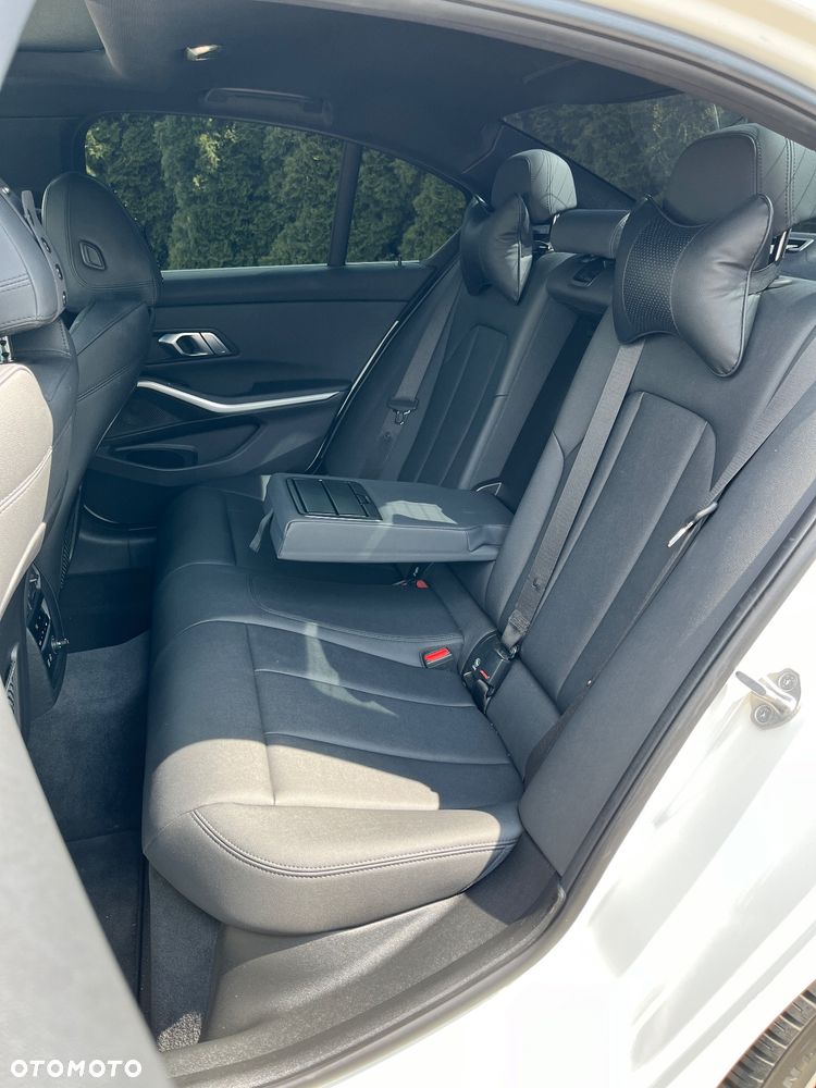 BMW Seria 3 330i Sport Line - 19