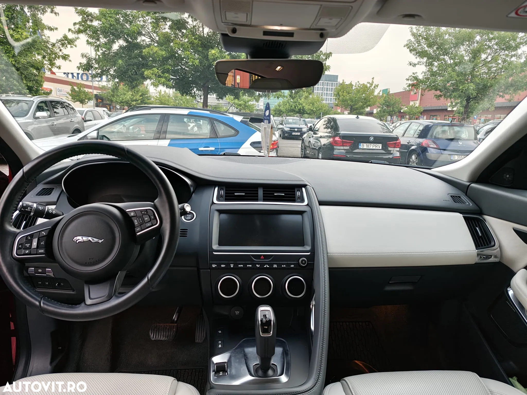 Jaguar E-Pace P200 AWD R-Dynamic SE - 12