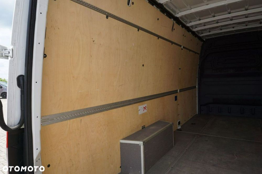 Mercedes-Benz Sprinter - 30