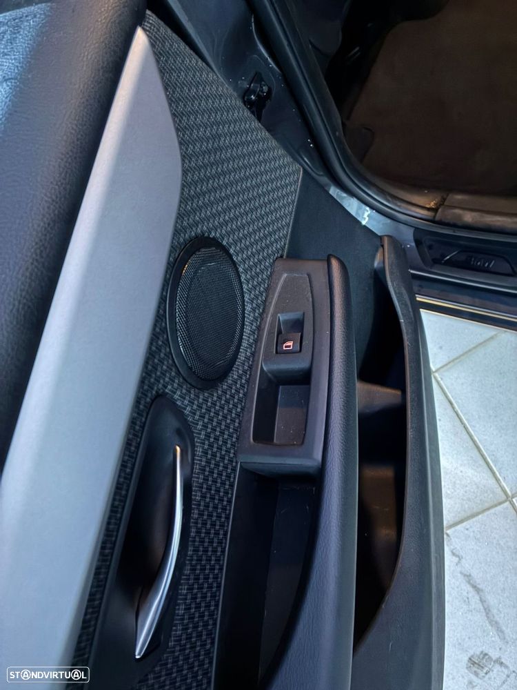 BMW 225xe Active Tourer - 25