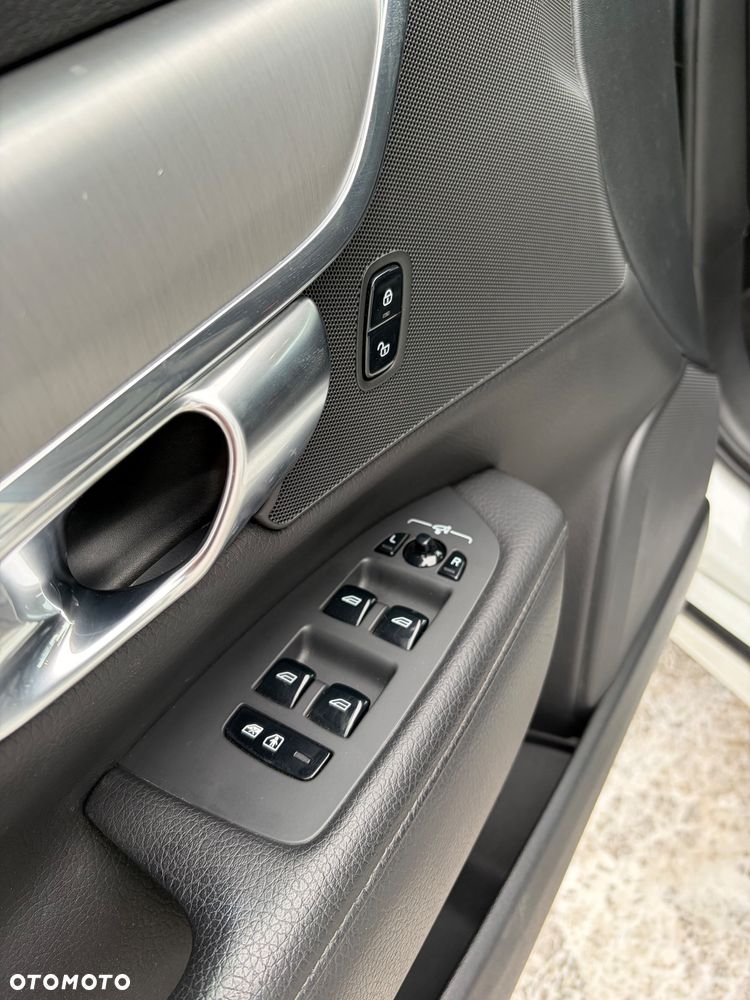 Volvo V90 D4 SCR Momentum Pro - 20