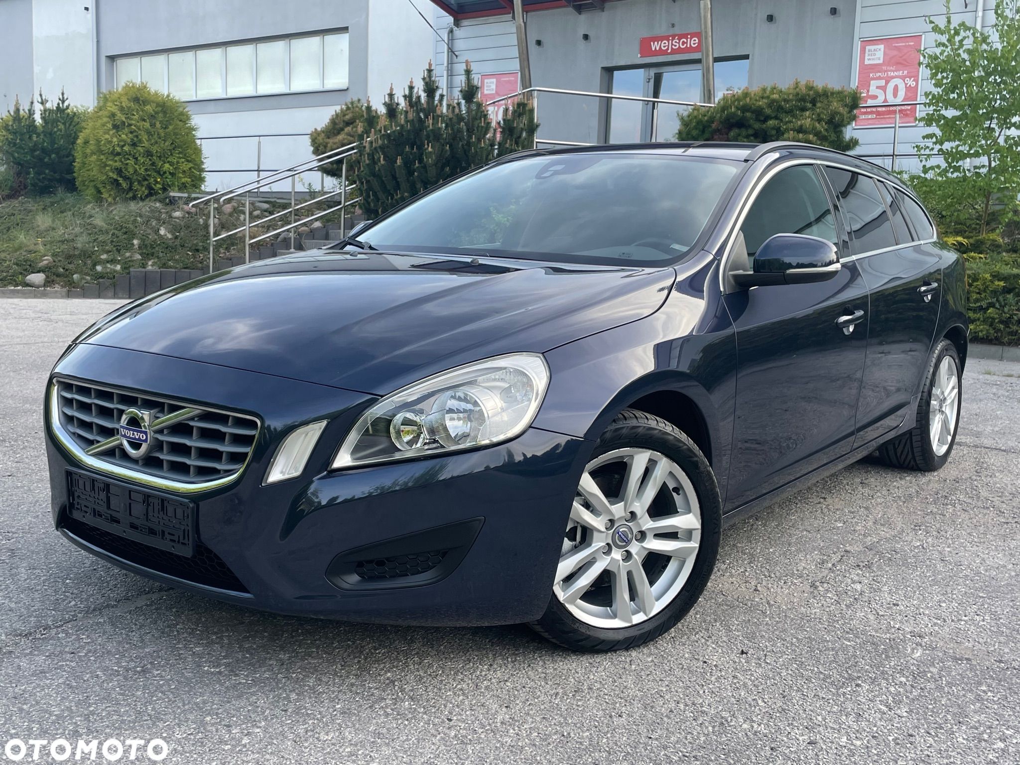 Volvo V60 T3 Momentum - 1