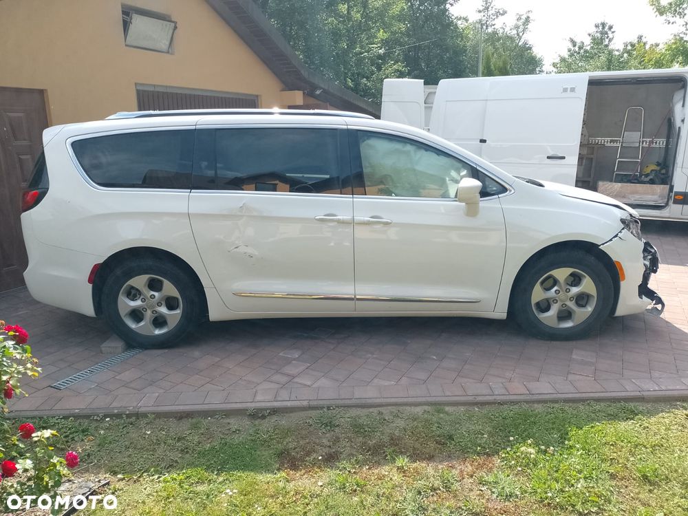 Chrysler Pacifica - 13