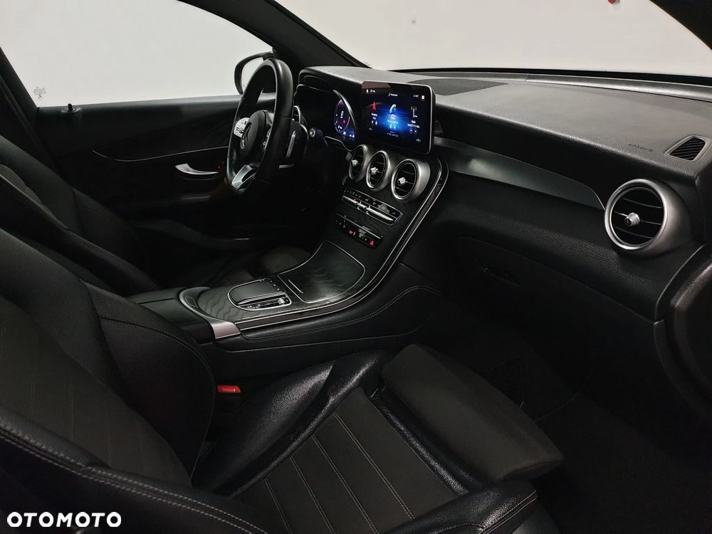 Mercedes-Benz GLC 220 d 4Matic 9G-TRONIC AMG Line Plus - 27