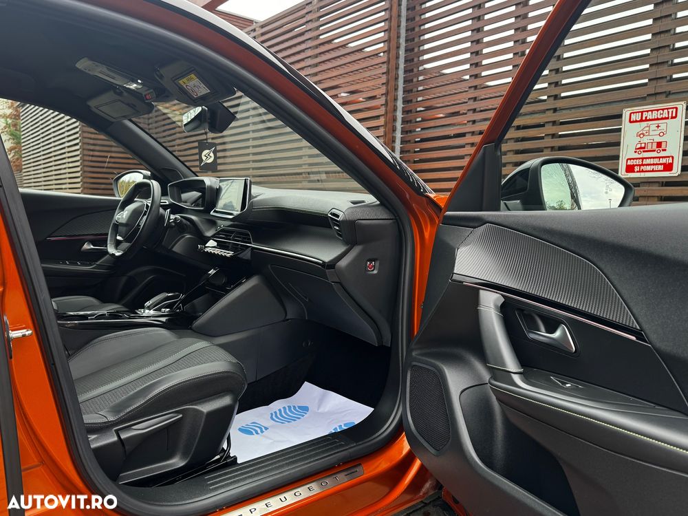 Peugeot 2008 PureTech 130 EAT8 GT - 27