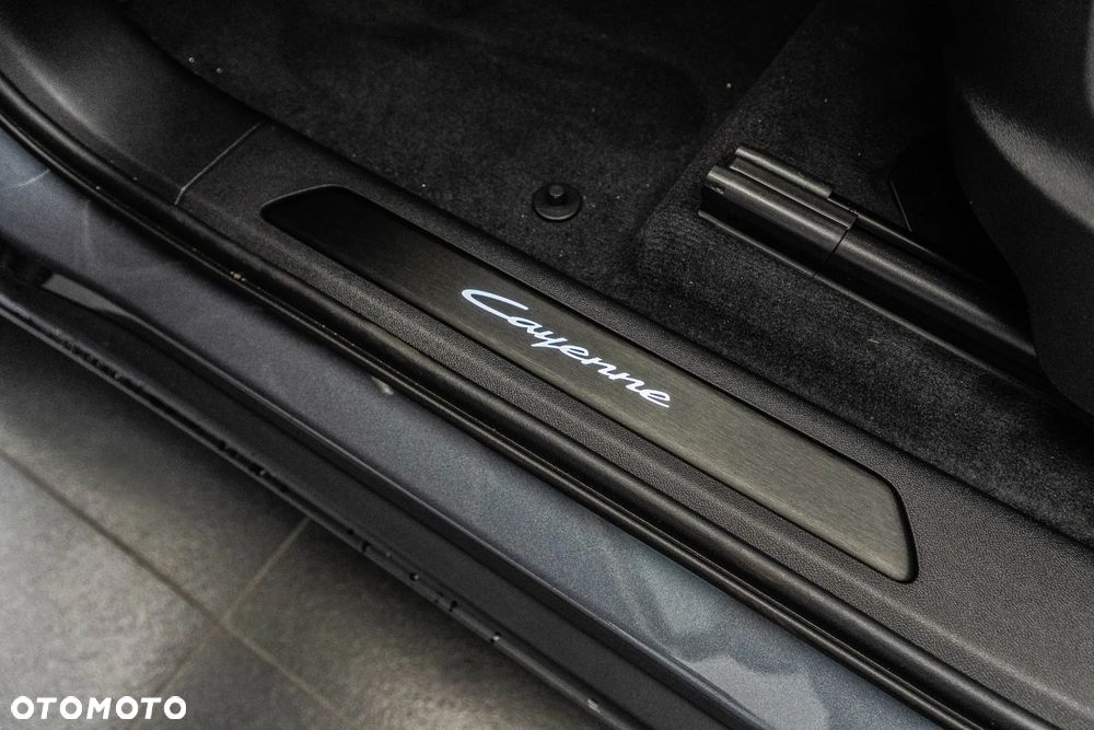 Porsche Cayenne E-Hybrid PHEV Black Edition - 31