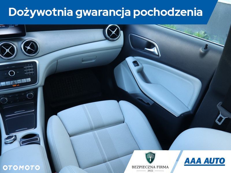 Mercedes-Benz GLA - 10