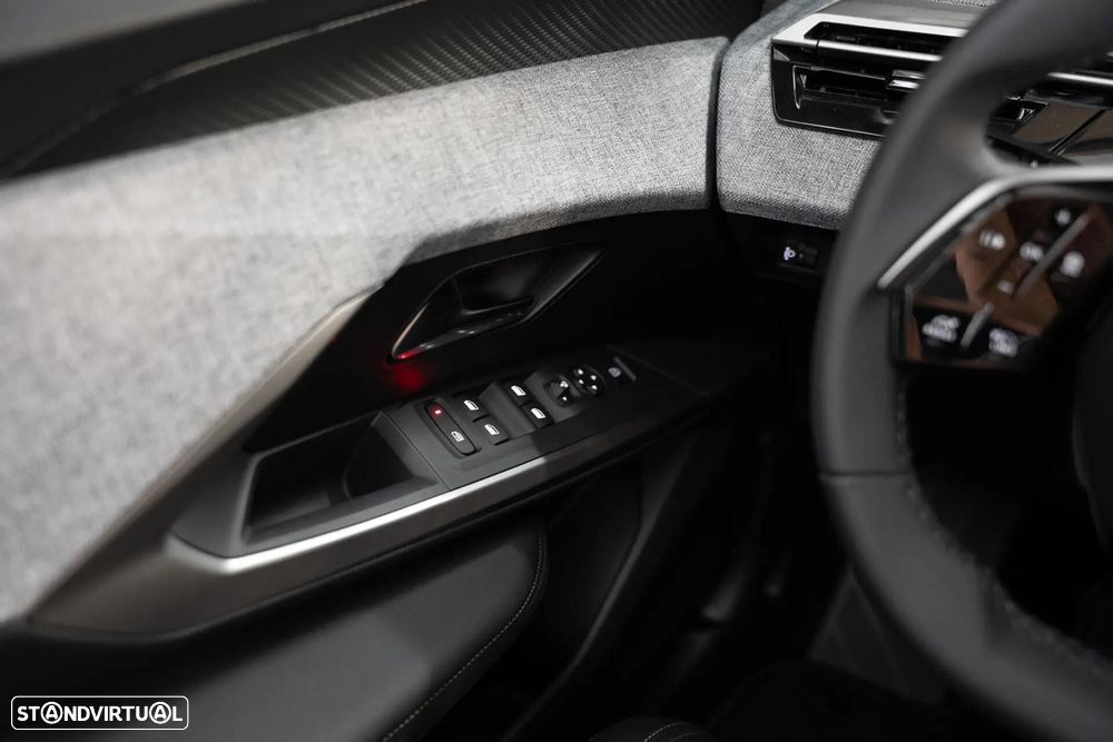 Peugeot 3008 1.2 Hybrid Allure e-DCS6 - 17