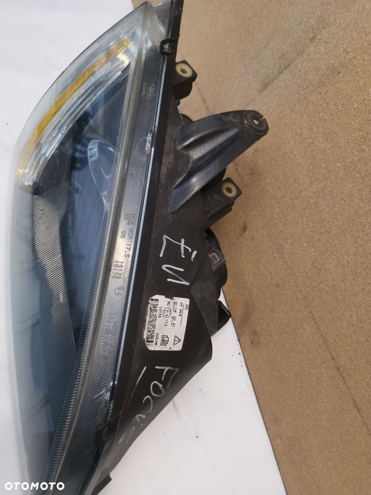 Lampa Prawa Przednia Ford Focus MK2 - 2