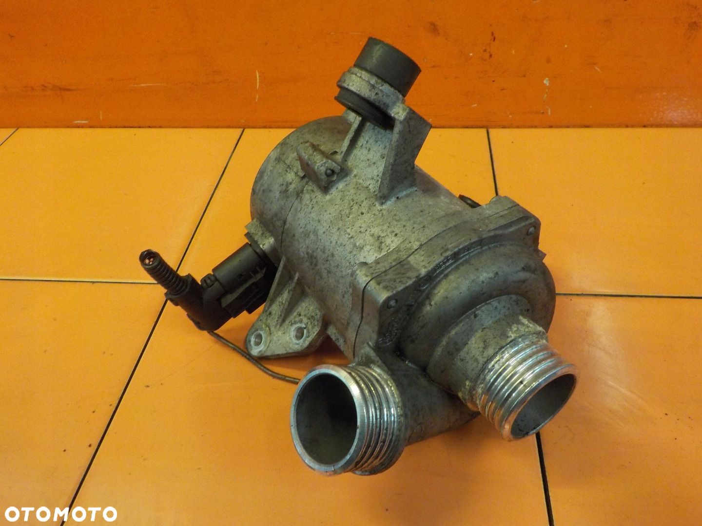 BMW E87 E90 E91 2.0 B 118i 09r 143KM N43 pompa wody elektryczna 7.02853.20 - 1