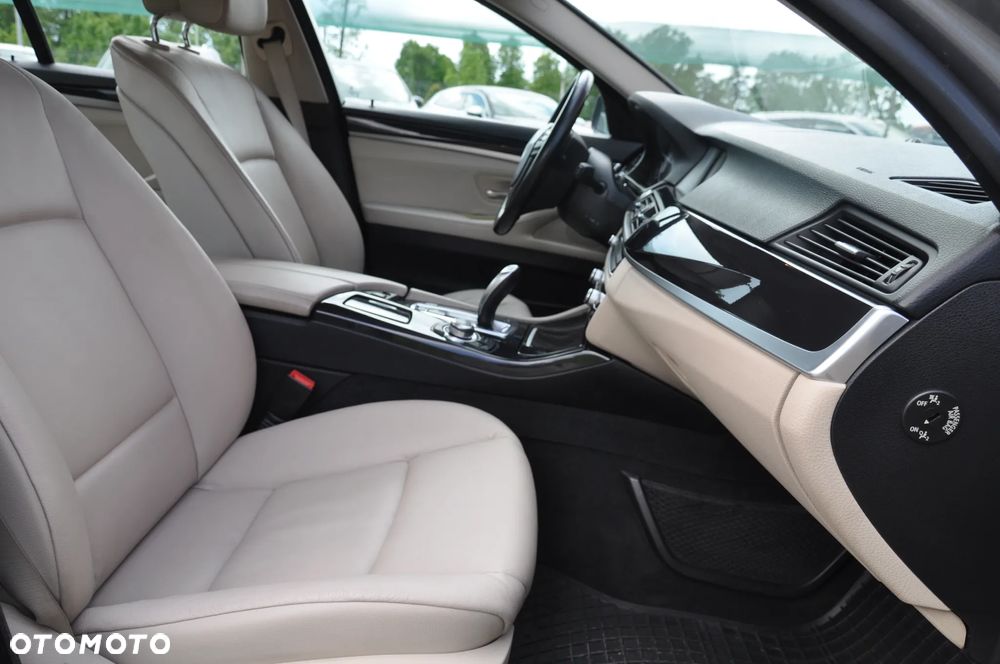 BMW Seria 5 520d Luxury Line - 34