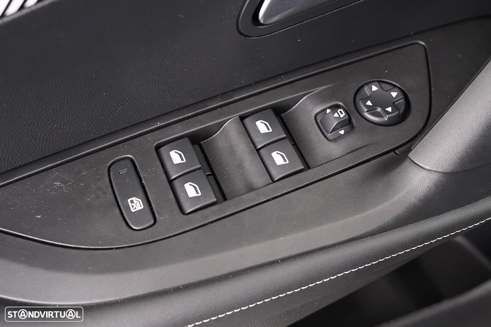 Peugeot 2008 1.2 PureTech Allure - 20