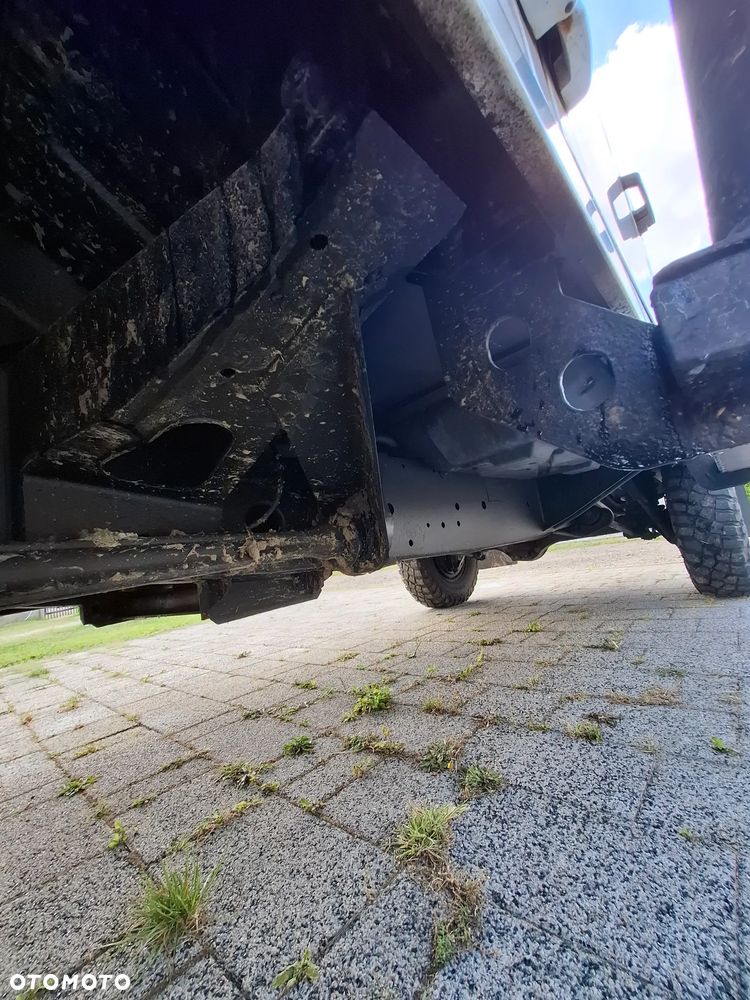 Land Rover Defender 2.2 TD4 E - 19