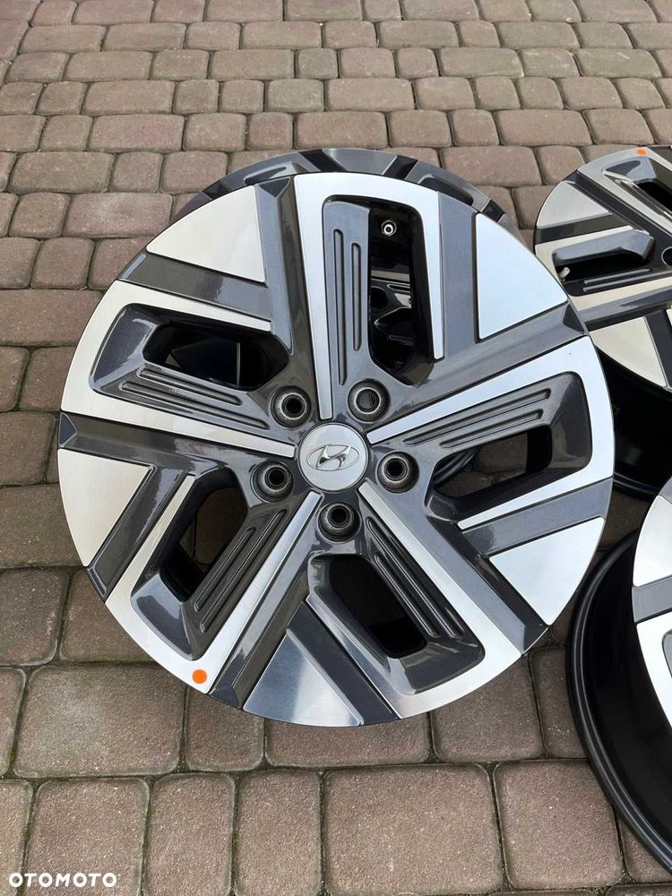 Oryginał alufelgi Hyundai 5x114,3 17 CZUJNIKI Kona Tucson BICOLOR