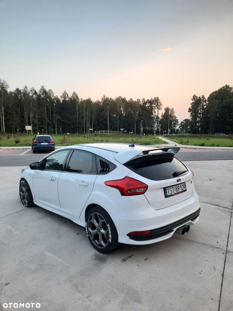 Ford Focus 2.0 EcoBoost ST - 7