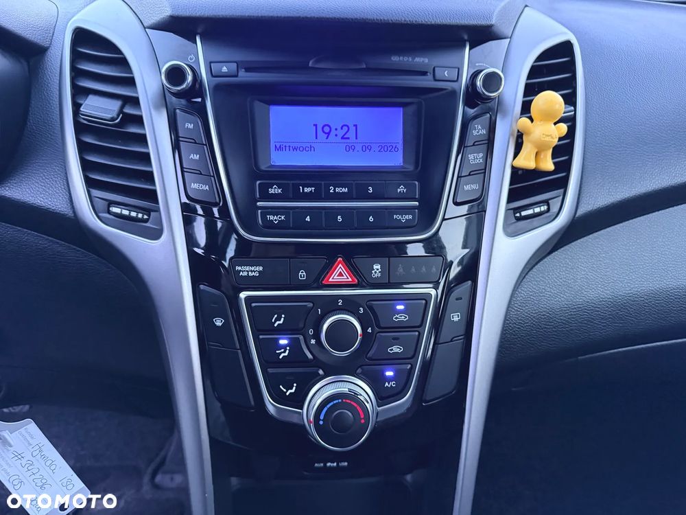 Hyundai i30 1.4 Family - 27