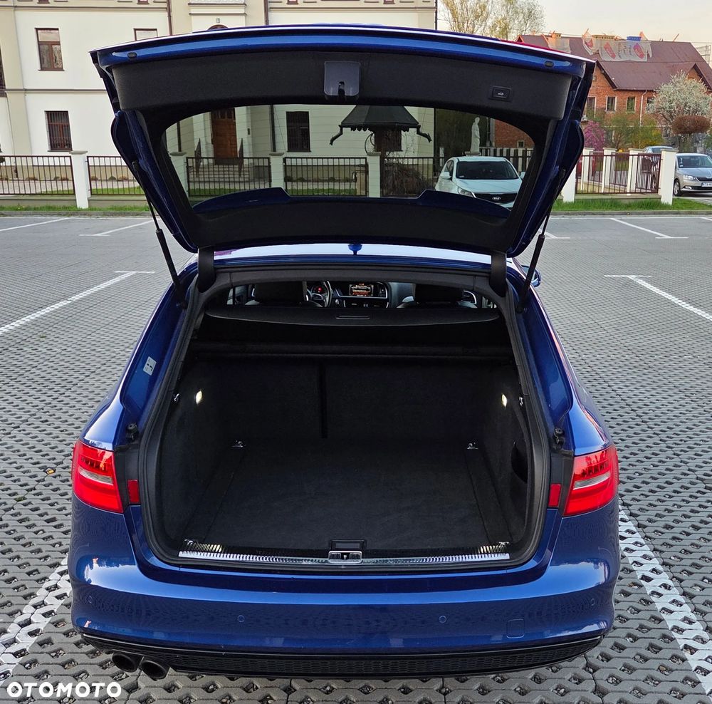 Audi A4 Avant 2.0 TDI DPF clean diesel S line Sportpaket - 11