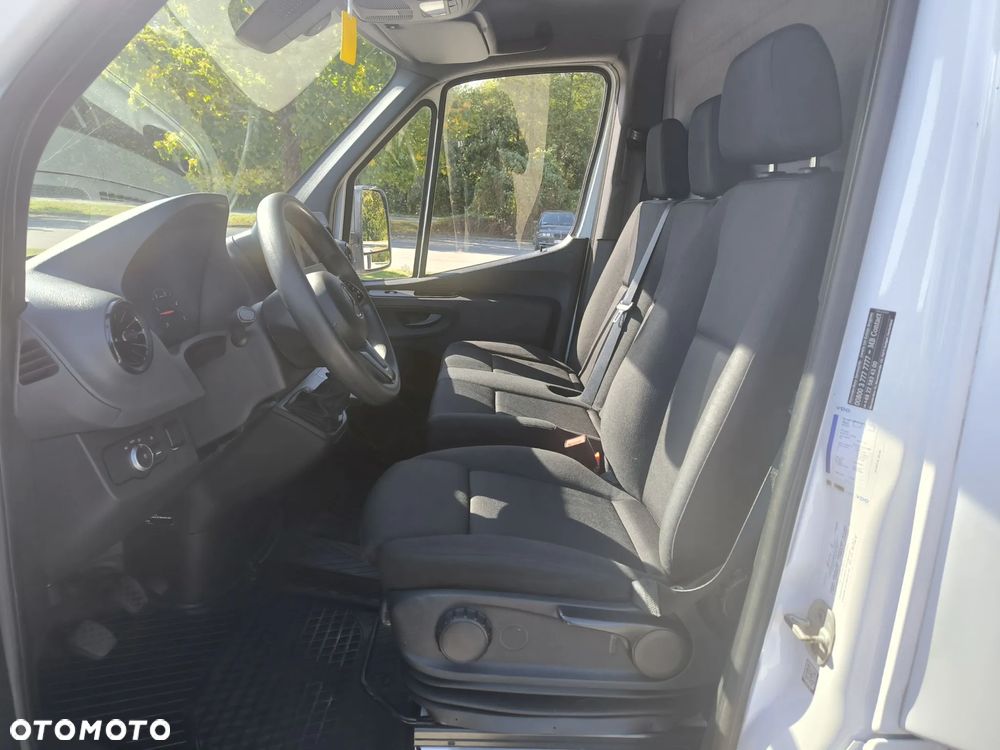 Mercedes-Benz Sprinter - 24