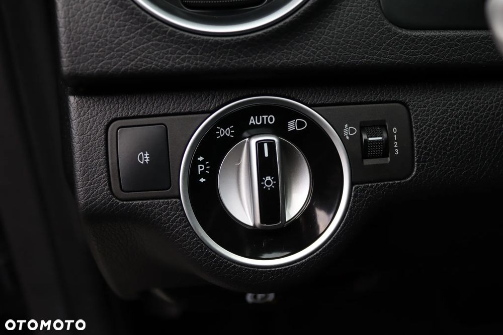 Mercedes-Benz Klasa C 180 BlueEFFICIENCY 7G-TRONIC Avantgarde - 28