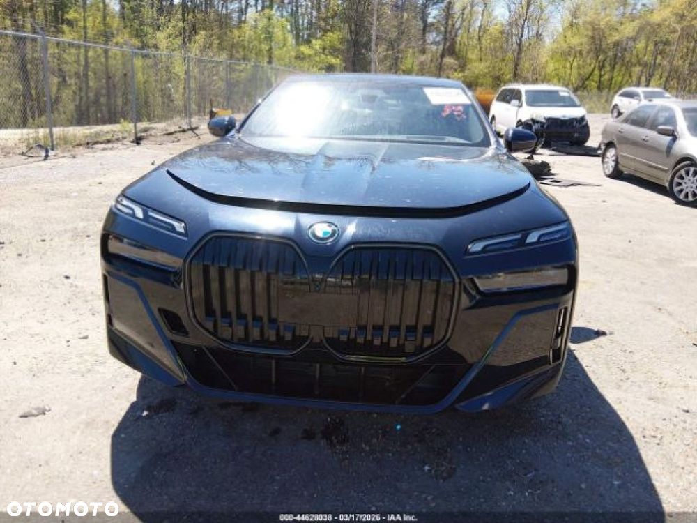 BMW i7 - 7