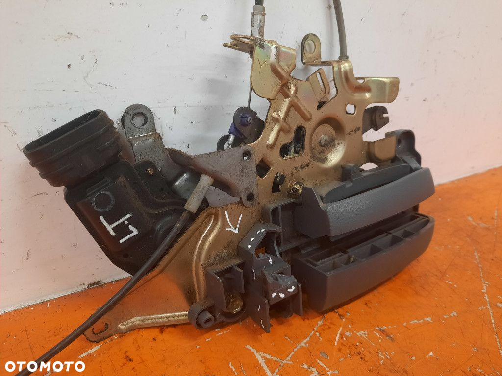 TOYOTA PREVIA II 2.0 D-4D 01-04 ZAMEK DRZWI TYŁ LEWY KLAMKA WEWNĘTRZNA 1C0 - 4