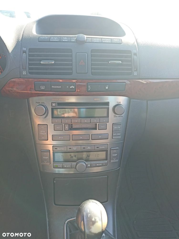 Toyota Avensis - 12