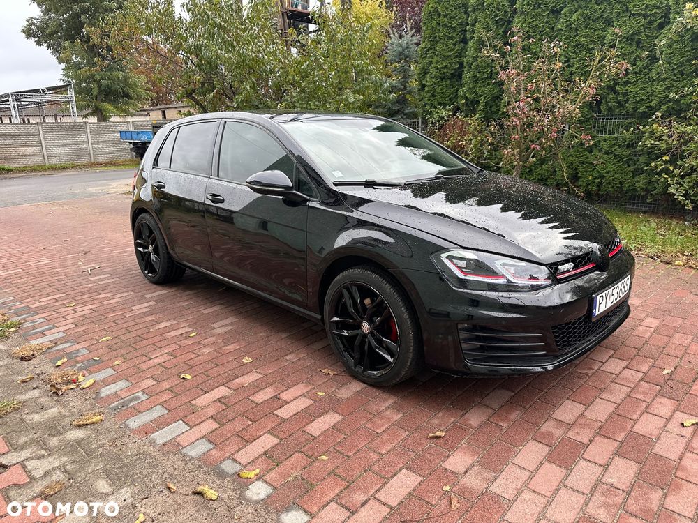 Volkswagen Golf - 2