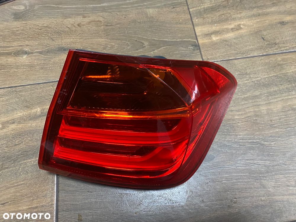 LAMPA PRAWY TYŁ BMW F30 725989407 ORG - 1