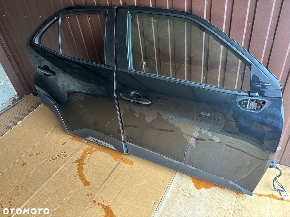 Toyota Yaris Cross  Drzwi Przód Tył  Kod 209 - 2