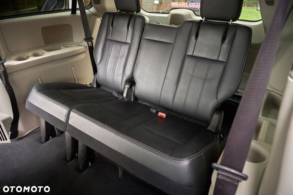 Chrysler Town & Country 3.6 Limited - 32