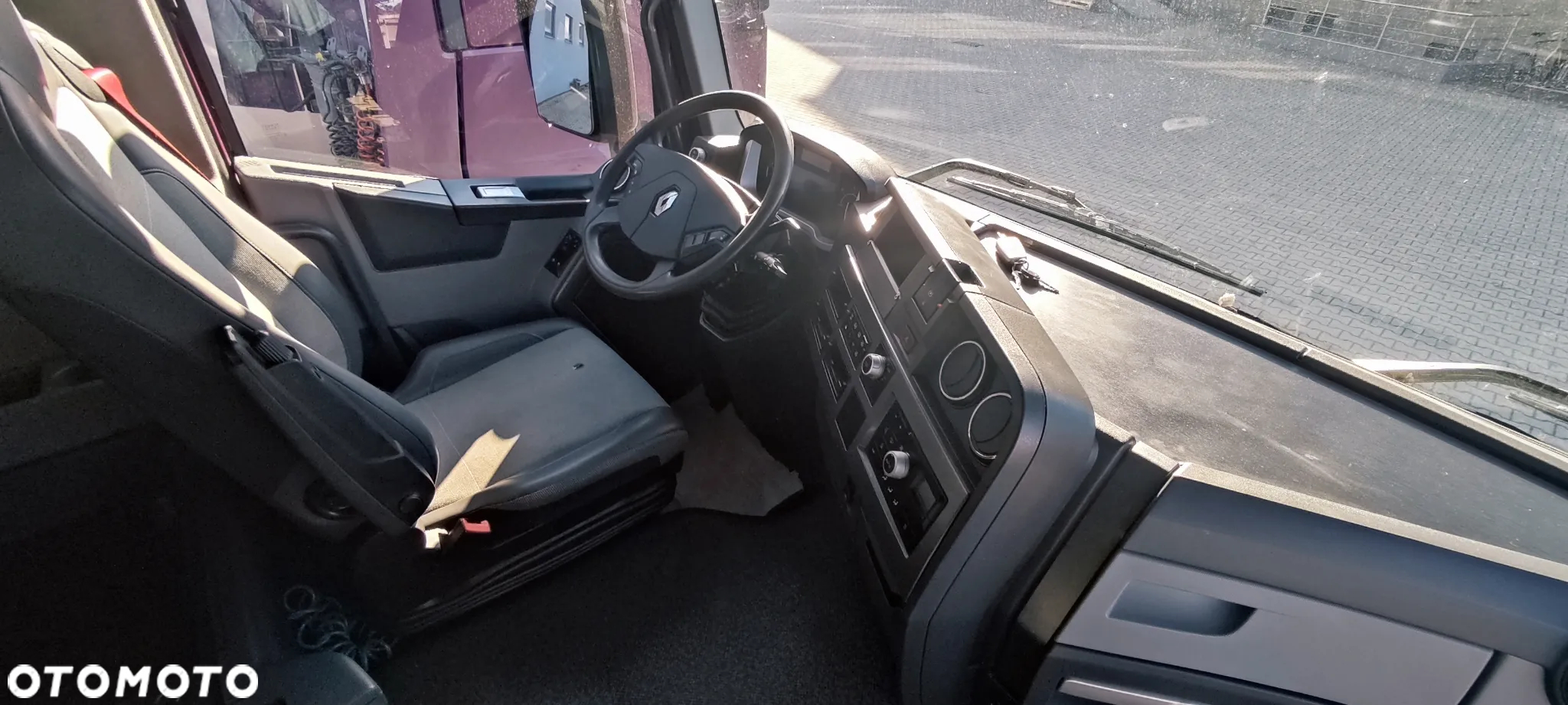 Renault T * LowDeck * - 16