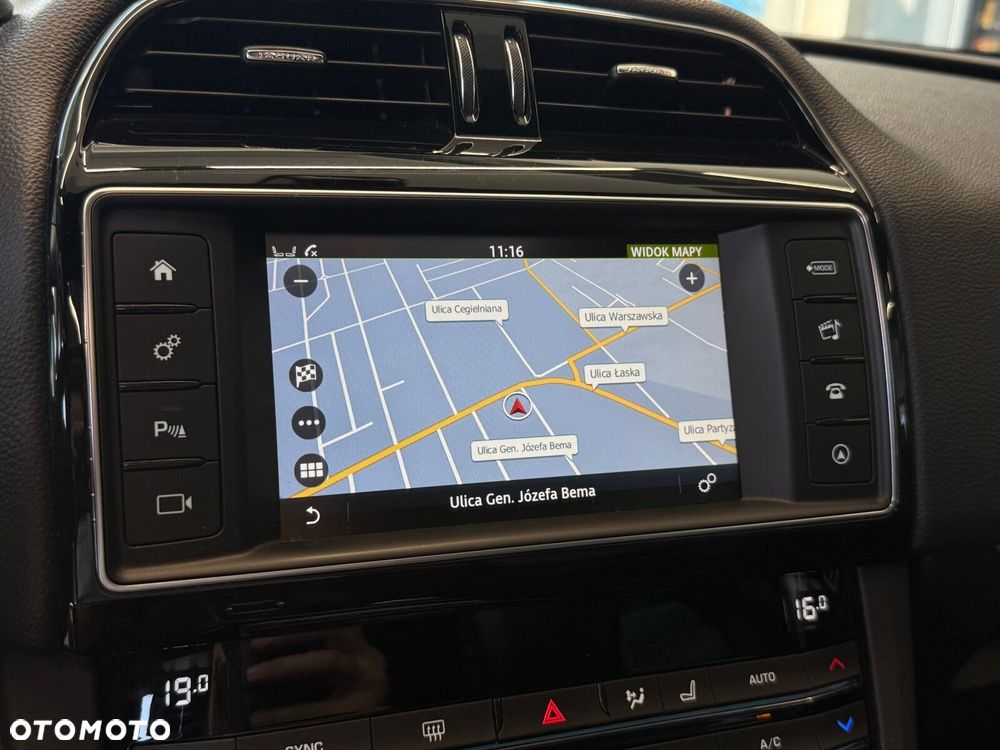 Jaguar F-Pace - 29