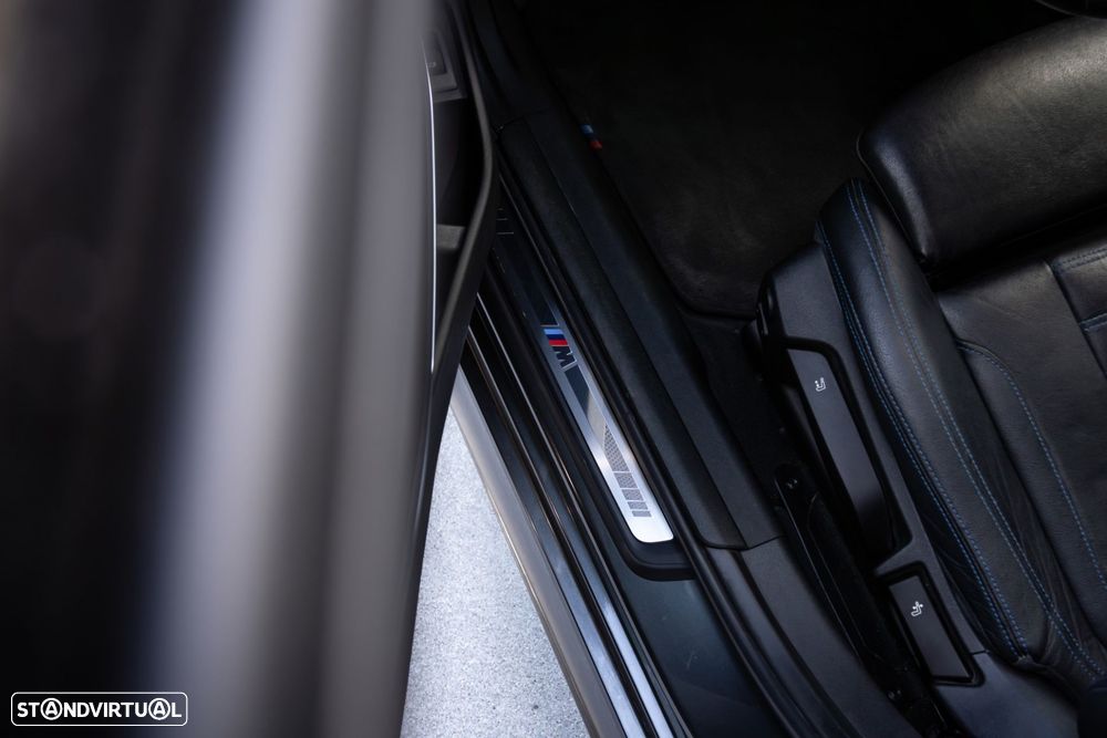 BMW 330 e Pack Desportivo M Pro Auto - 26